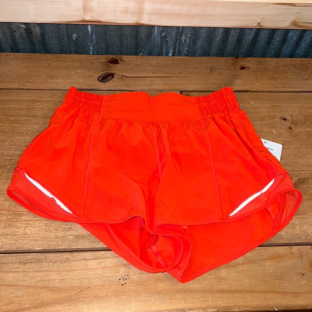 NWT Lululemon Hotty Hot HR Short 2.5” *Lined